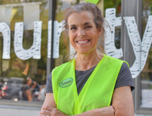 Cómo un vecino cambia vidas cada mes: Conoce a Sarah